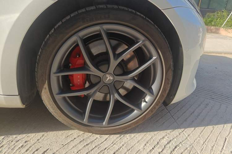 Used Tesla Model 3 2022 Performance High-Performance All-Wheel-Drive Version Right Front Wheel Hub