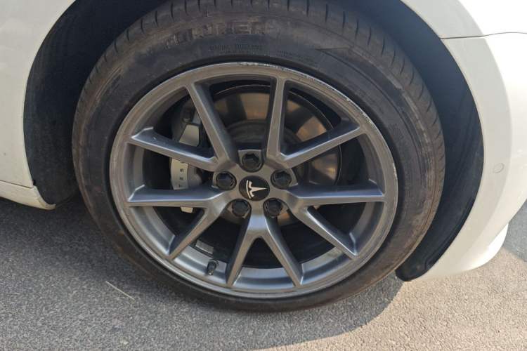 Used Tesla Model 3 2022 Rear-Wheel-Drive Version Right Front Wheel Hub