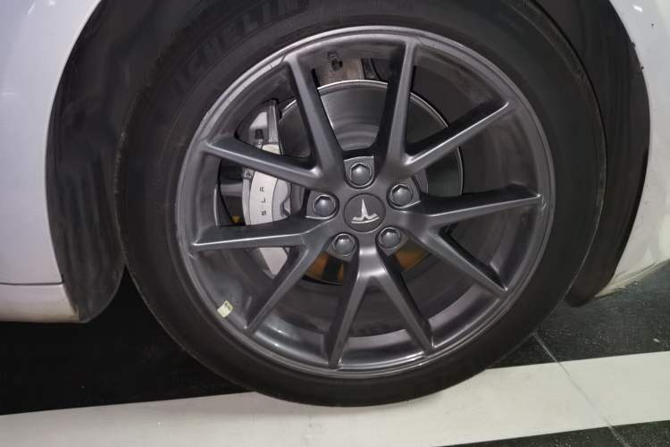 Used Tesla Model 3 2022 Rear-Wheel-Drive Version Right Front Wheel Hub