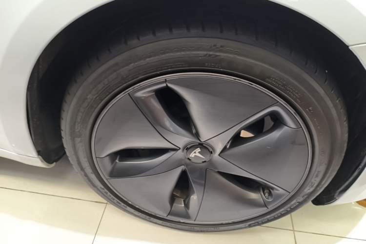 Used Tesla Model 3 2022 Rear-Wheel-Drive Version Right Front Wheel Hub