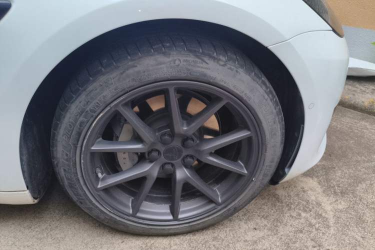 Used Tesla Model 3 2022 Rear-Wheel-Drive Version Right Front Wheel Hub