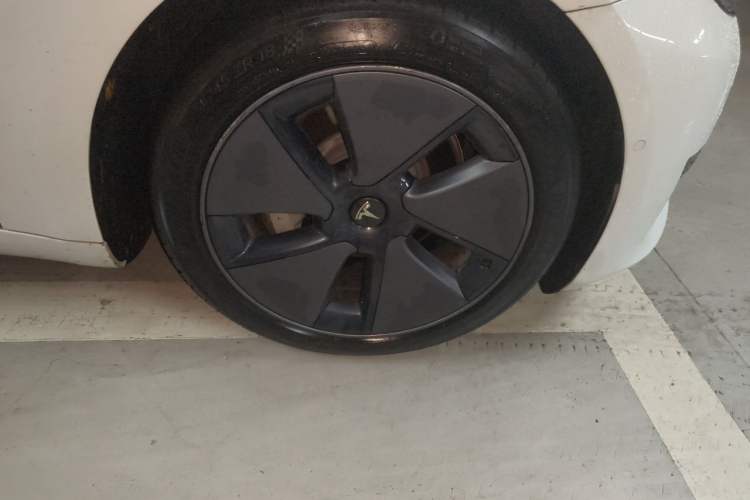 Used Tesla Model 3 2022 Rear-Wheel-Drive Version Right Front Wheel Hub