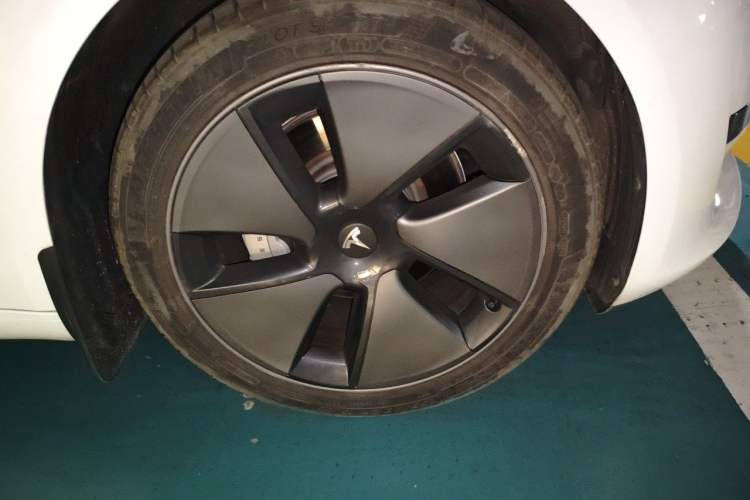 Used Tesla Model 3 2022 Rear-Wheel-Drive Version Right Front Wheel Hub