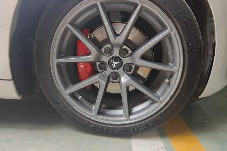 Used Tesla Model 3 2022 Rear-Wheel-Drive Version Right Front Wheel Hub