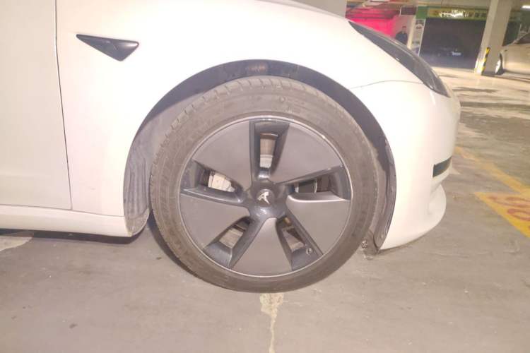Used Tesla Model 3 2022 Rear-Wheel-Drive Version Right Front Wheel Hub