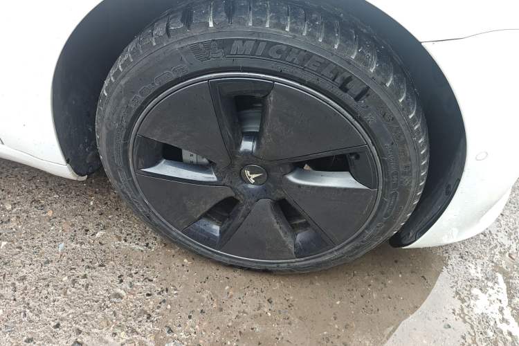 Used Tesla Model 3 2022 Rear-Wheel-Drive Version Right Front Wheel Hub