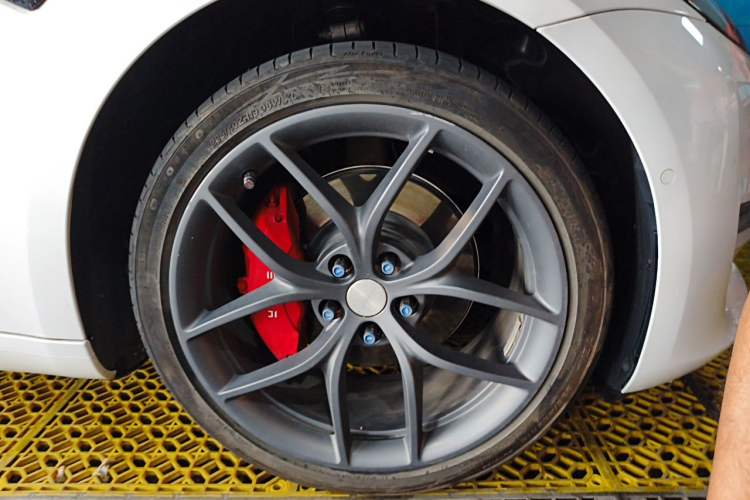 Used Tesla Model 3 2022 Rear-Wheel-Drive Version Right Front Wheel Hub