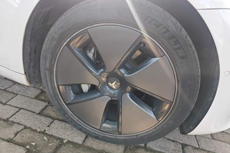 Used Tesla Model 3 2022 Rear-Wheel-Drive Version Right Front Wheel Hub