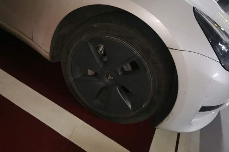 Used Tesla Model 3 2022 Rear-Wheel-Drive Version Right Front Wheel Hub