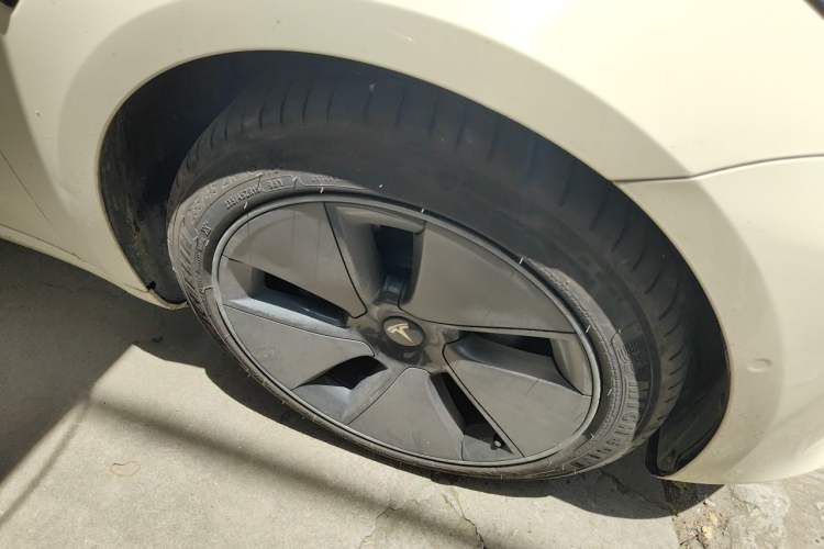 Used Tesla Model 3 2022 Rear-Wheel-Drive Version Right Front Wheel Hub