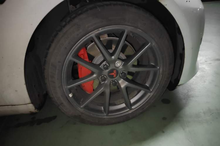 Used Tesla Model 3 2022 Rear-Wheel-Drive Version Right Front Wheel Hub