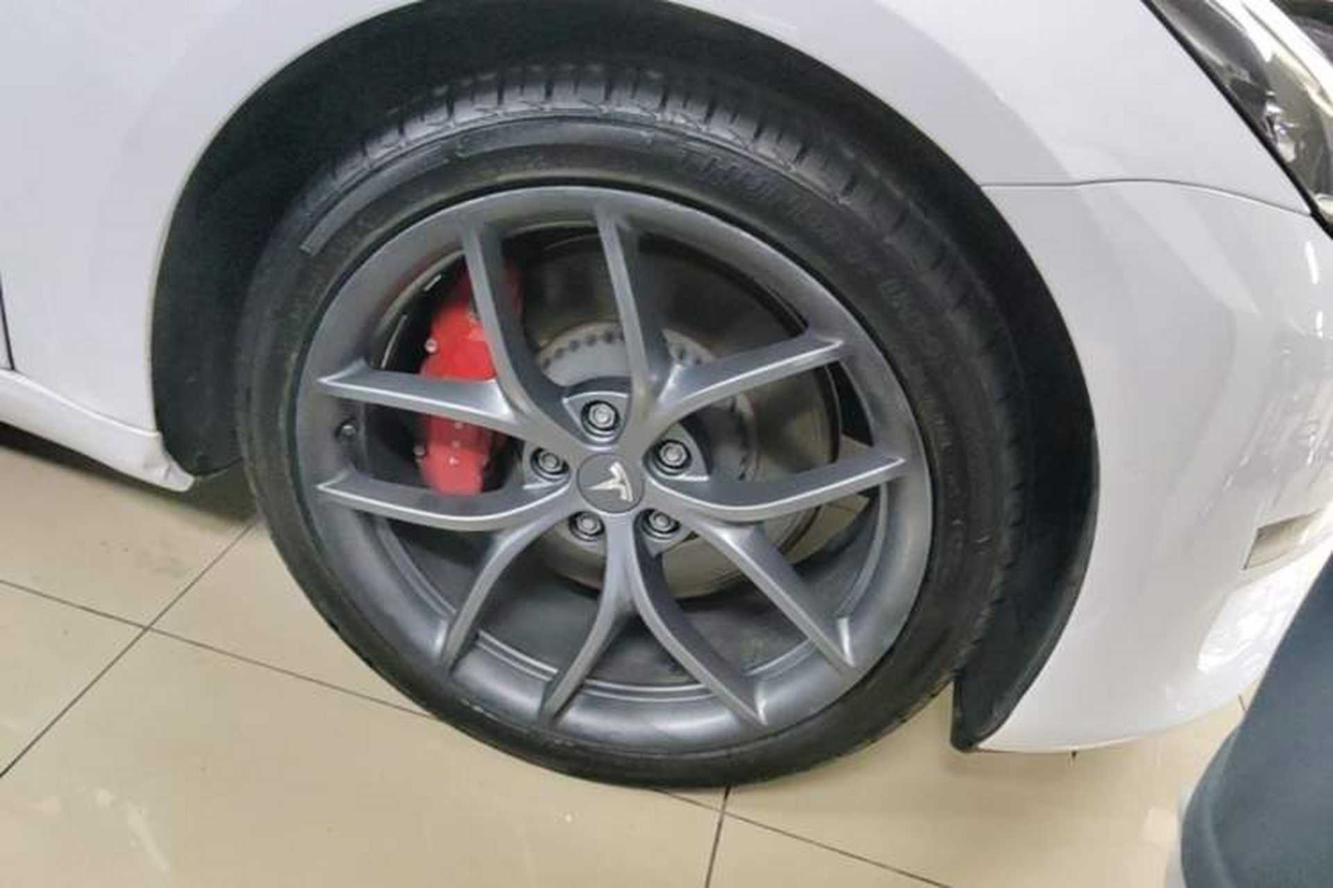 Used Tesla Model 3 2022 Performance High-Performance All-Wheel-Drive Version Right Front Wheel Hub