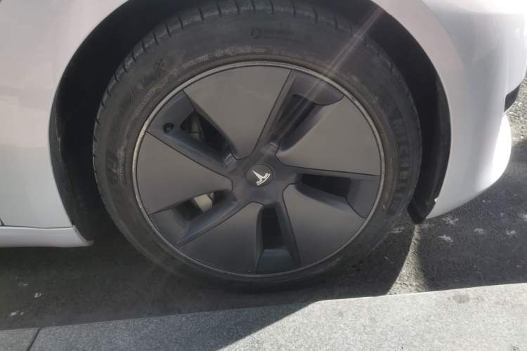 Used Tesla Model 3 2022 Rear-Wheel-Drive Version Right Front Wheel Hub