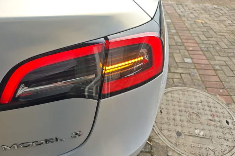 Used Tesla Model 3 2022 Rear-Wheel-Drive Version Right Rear Taillight