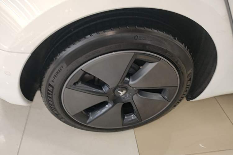 Used Tesla Model 3 2022 Rear-Wheel-Drive Version Right Rear Wheel Hub