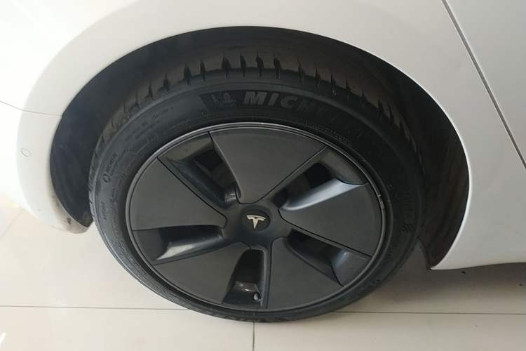 Used Tesla Model 3 2022 Rear-Wheel-Drive Version Right Rear Wheel Hub