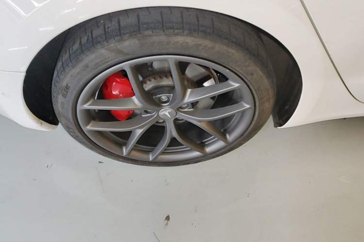 Used Tesla Model 3 2022 Performance High-Performance All-Wheel-Drive Version Right Rear Wheel Hub