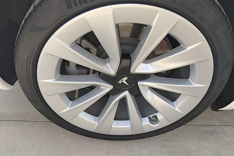Used Tesla Model 3 2022 Rear-Wheel-Drive Version Right Rear Wheel Hub
