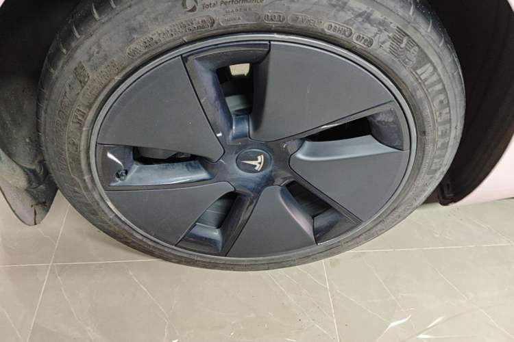 Used Tesla Model 3 2022 Rear-Wheel-Drive Version Right Rear Wheel Hub