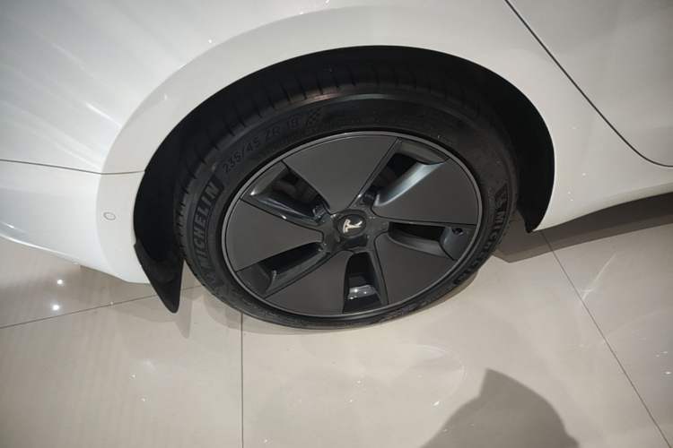 Used Tesla Model 3 2022 Rear-Wheel-Drive Version Right Rear Wheel Hub