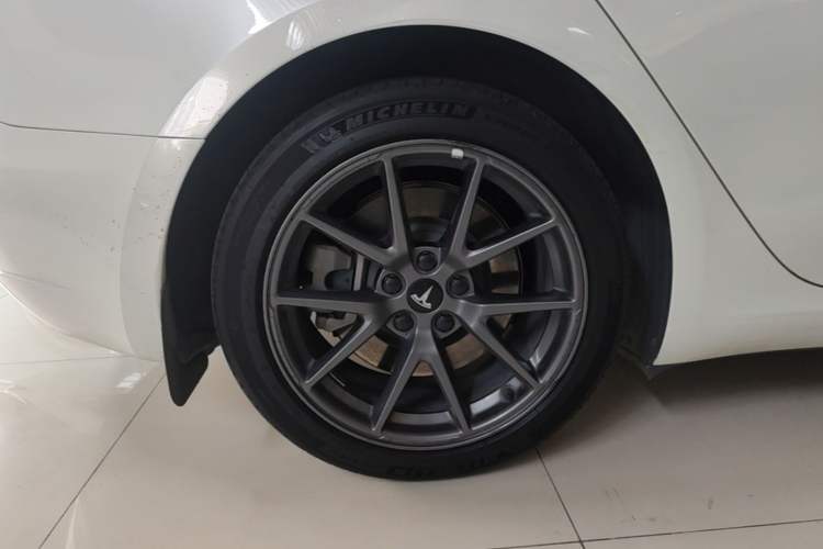 Used Tesla Model 3 2022 Rear-Wheel-Drive Version Right Rear Wheel Hub