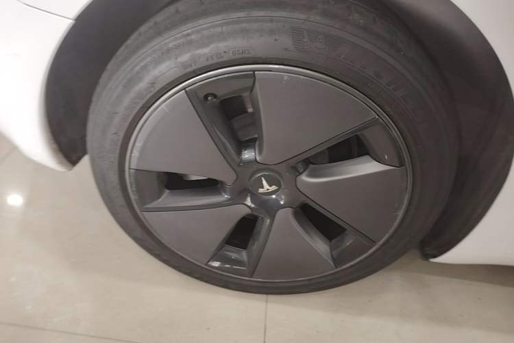 Used Tesla Model 3 2022 Rear-Wheel-Drive Version Right Rear Wheel Hub