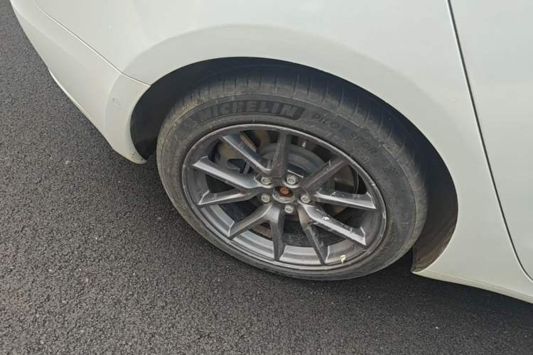Used Tesla Model 3 2022 Rear-Wheel-Drive Version Right Rear Wheel Hub