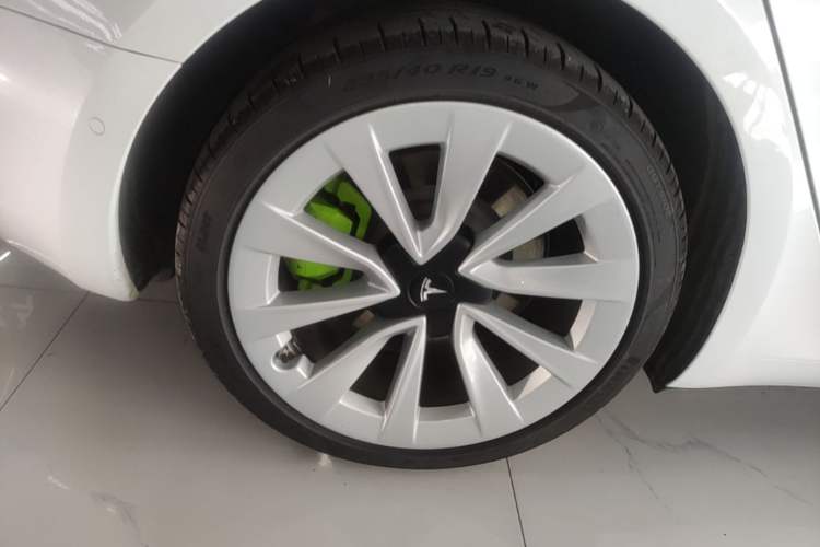 Used Tesla Model 3 2022 Rear-Wheel-Drive Version Right Rear Wheel Hub