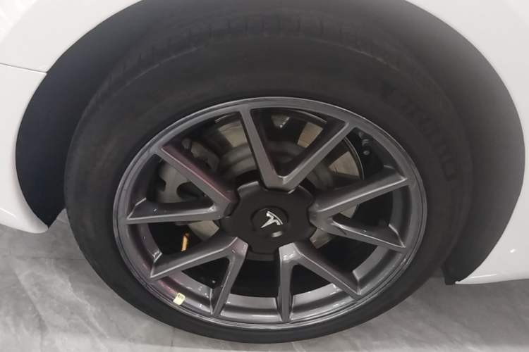 Used Tesla Model 3 2022 Rear-Wheel-Drive Version Right Rear Wheel Hub