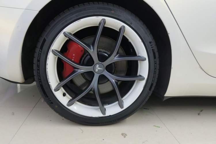 Used Tesla Model 3 2022 Performance High-Performance All-Wheel-Drive Version Right Rear Wheel Hub