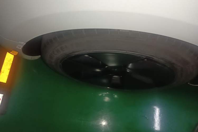 Used Tesla Model 3 2022 Rear-Wheel-Drive Version Right Rear Wheel Hub