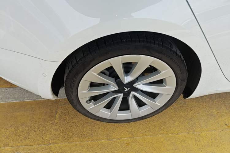 Used Tesla Model 3 2022 Rear-Wheel-Drive Version Right Rear Wheel Hub