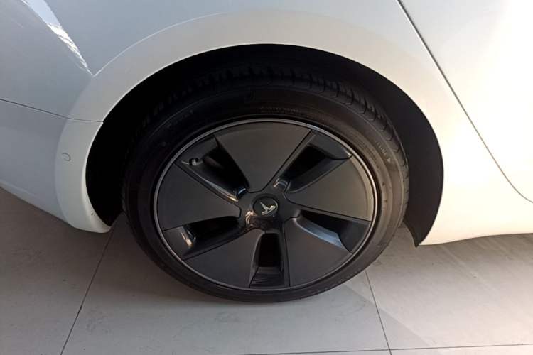 Used Tesla Model 3 2022 Rear-Wheel-Drive Version Right Rear Wheel Hub