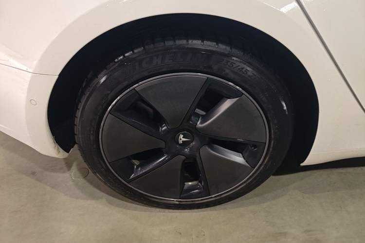 Used Tesla Model 3 2022 Rear-Wheel-Drive Version Right Rear Wheel Hub