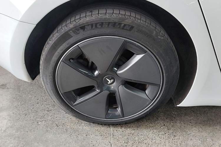 Used Tesla Model 3 2022 Rear-Wheel-Drive Version Right Rear Wheel Hub