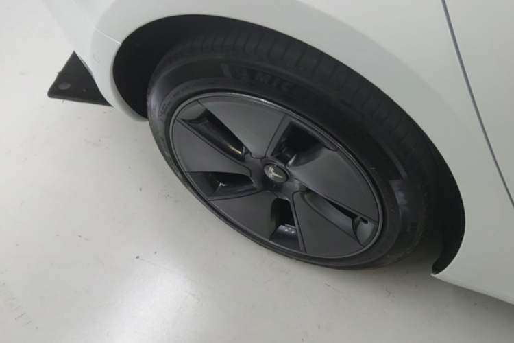 Used Tesla Model 3 2022 Rear-Wheel-Drive Version Right Rear Wheel Hub