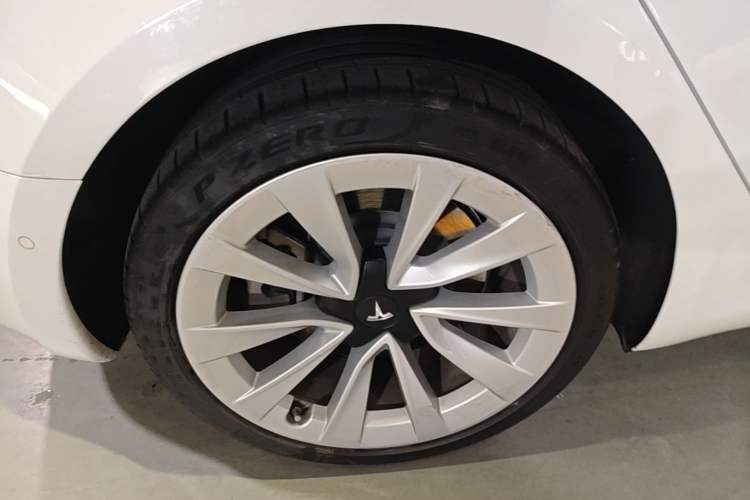 Used Tesla Model 3 2022 Rear-Wheel-Drive Version Right Rear Wheel Hub