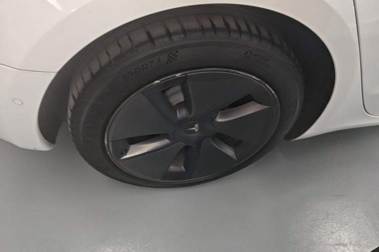 Used Tesla Model 3 2022 Rear-Wheel-Drive Version Right Rear Wheel Hub