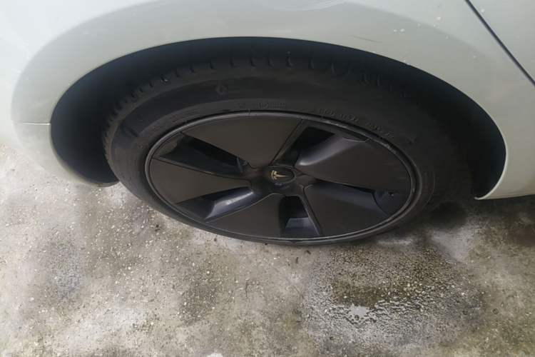 Used Tesla Model 3 2022 Rear-Wheel-Drive Version Right Rear Wheel Hub