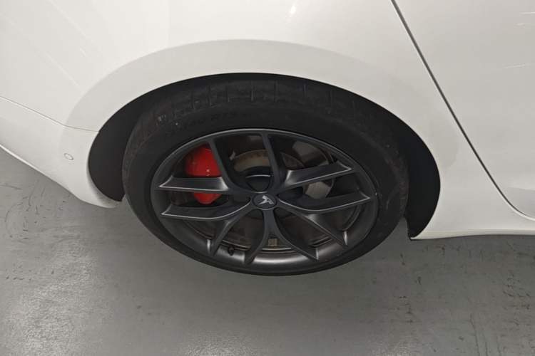 Used Tesla Model 3 2022 Performance High-Performance All-Wheel-Drive Version Right Rear Wheel Hub