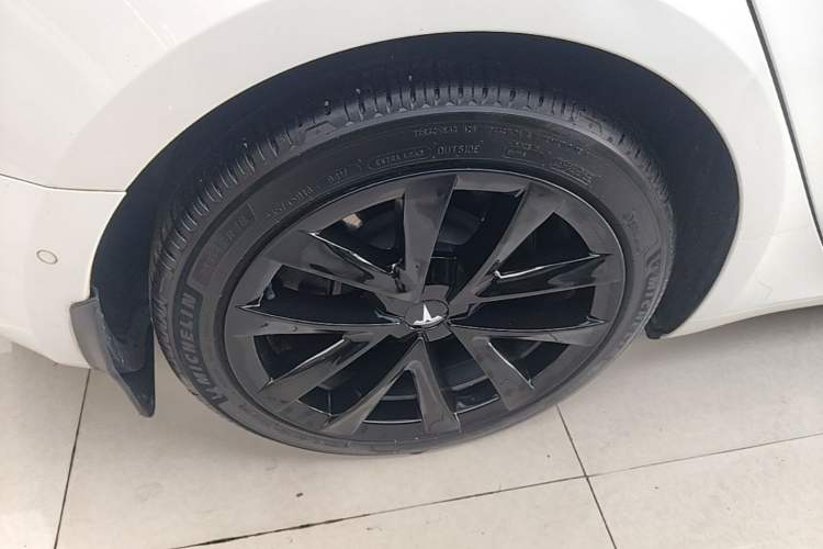 Used Tesla Model 3 2022 Rear-Wheel-Drive Version Right Rear Wheel Hub
