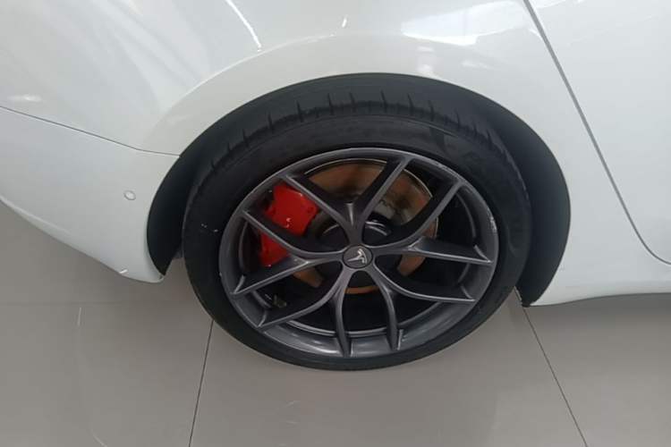Used Tesla Model 3 2022 Performance High-Performance All-Wheel-Drive Version Right Rear Wheel Hub