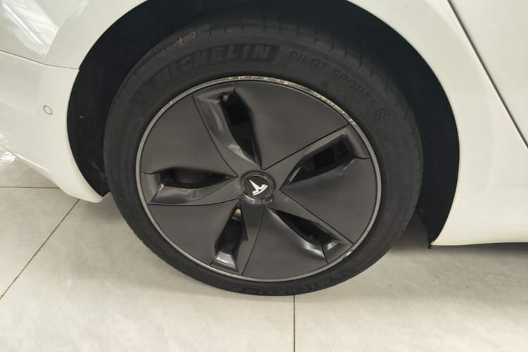 Used Tesla Model 3 2022 Rear-Wheel-Drive Version Right Rear Wheel Hub