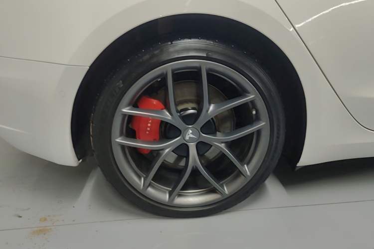 Used Tesla Model 3 2022 Performance High-Performance All-Wheel-Drive Version Right Rear Wheel Hub