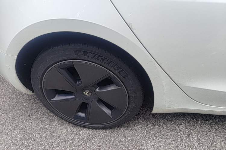 Used Tesla Model 3 2022 Rear-Wheel-Drive Version Right Rear Wheel Hub