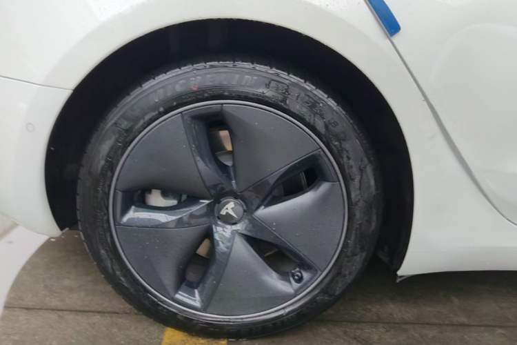 Used Tesla Model 3 2022 Rear-Wheel-Drive Version Right Rear Wheel Hub