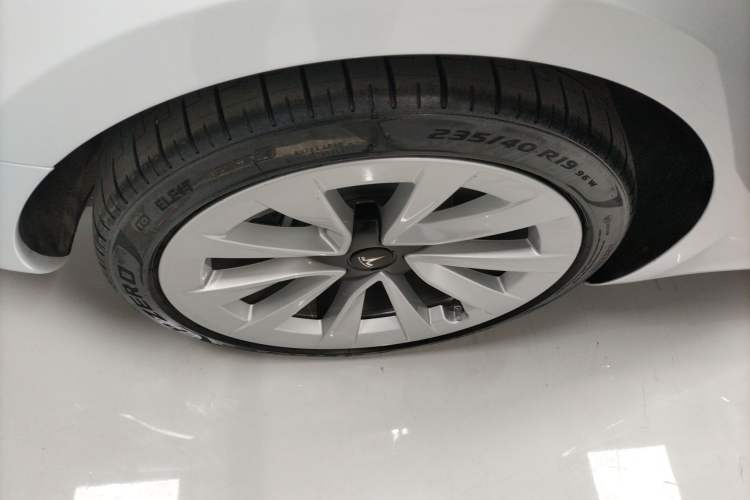 Used Tesla Model 3 2022 Rear-Wheel-Drive Version Right Rear Wheel Hub