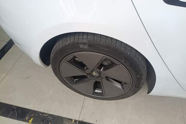 Used Tesla Model 3 2022 Rear-Wheel-Drive Version Right Rear Wheel Hub