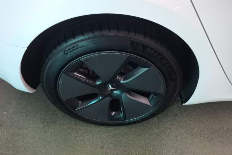 Used Tesla Model 3 2022 Rear-Wheel-Drive Version Right Rear Wheel Hub