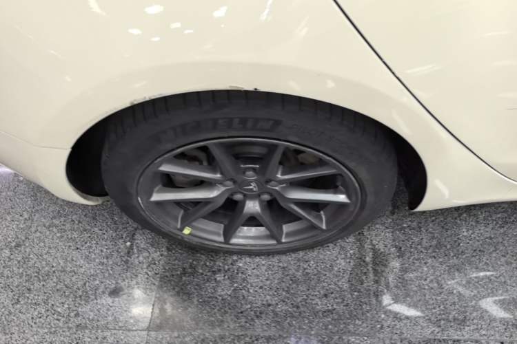 Used Tesla Model 3 2022 Rear-Wheel-Drive Version Right Rear Wheel Hub